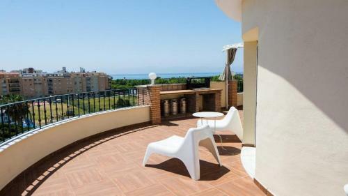 Apartamento �tico Con Piscina Y Barbacoa