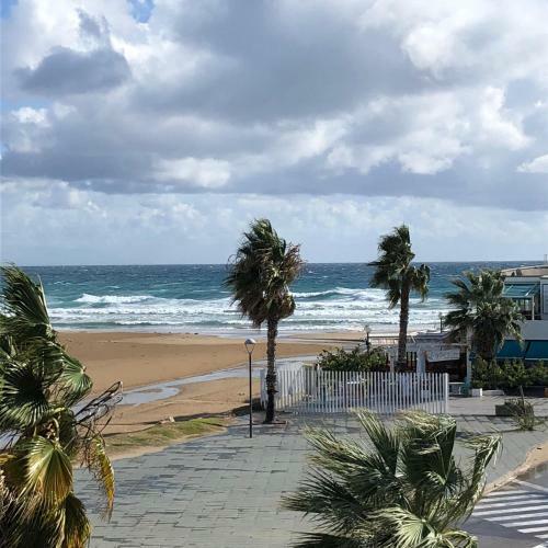 Casa Blanca Beach Apartment