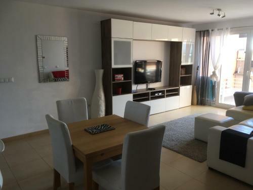 Apartamento Large 3 Bed, 2 Bath, Frontline Golf, South Facing, Golf, Lake & Pool Views, Wifi