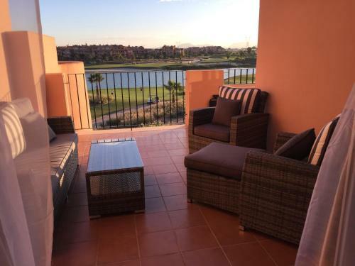 Apartamento Large 3 Bed, 2 Bath, Frontline Golf, South Facing, Golf, Lake & Pool Views, Wifi