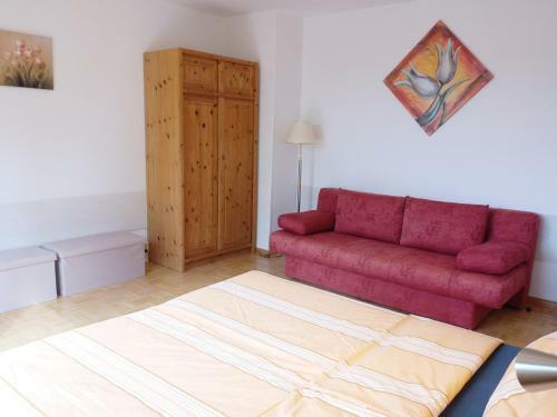 Helles Apartment Mit Balkon Am Gro�en Garten Nahe Stadtzentrum