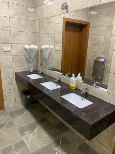 Hotel I Restauracja Admira?
