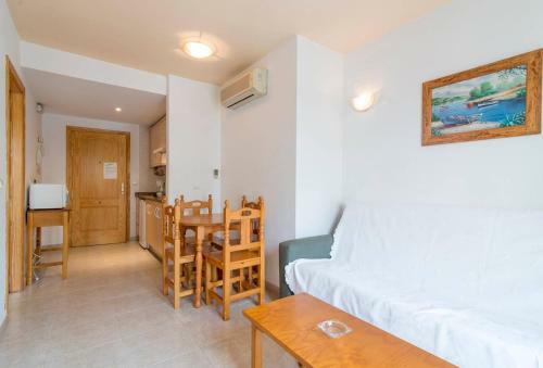 Apartamentos Vicenta Carihuela