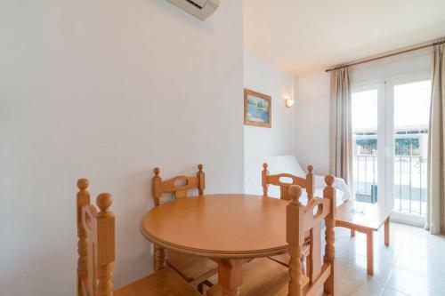 Apartamentos Vicenta Carihuela