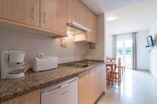 Apartamentos Vicenta Carihuela