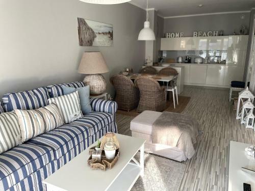 Bia?y Apartament Z Tarasem W Playa Baltis