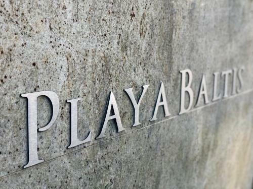 Bia?y Apartament Z Tarasem W Playa Baltis