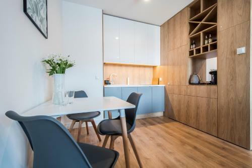 Apartament Targi Z Gara?em I Si?owni?