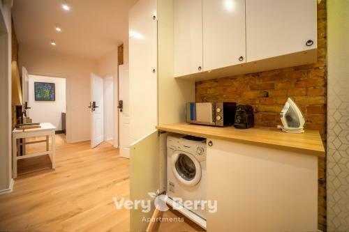Very Berry - Glogowska 35a - Mtp Apartments - Self Check In 24h