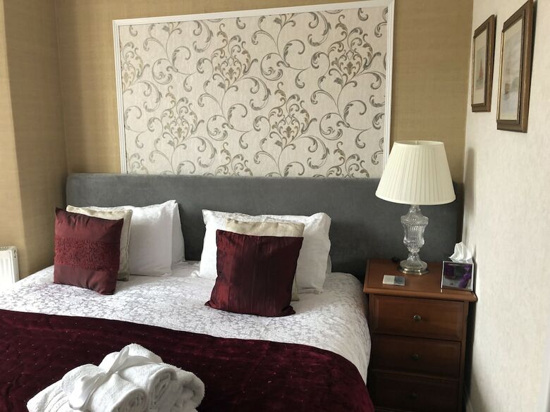 Hostal Trefoil Guest House