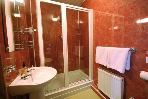 Hostal Sherwood Guest House