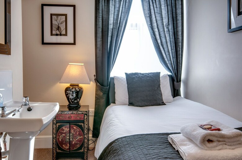 Hostal Arlana Guest House