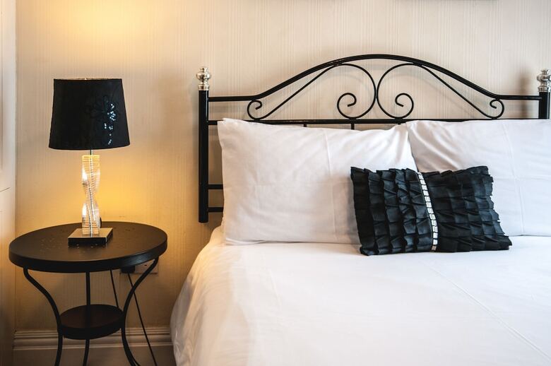 Hostal Arlana Guest House