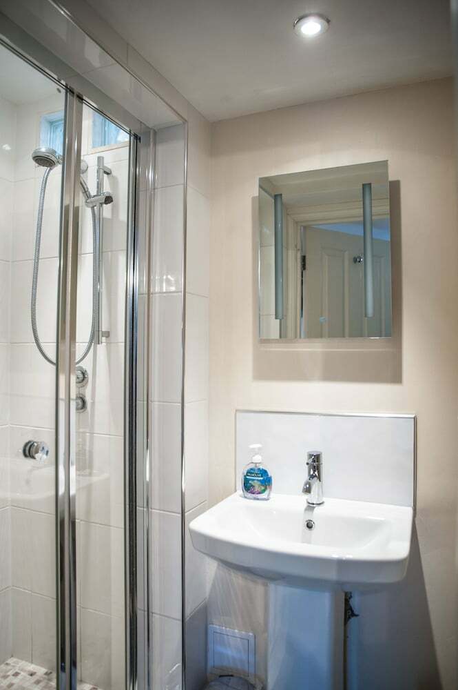 Hostal Arlana Guest House
