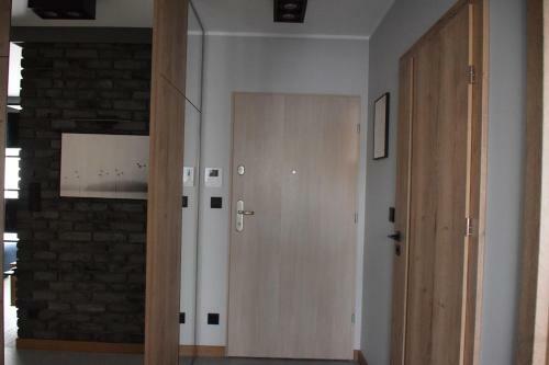 Uroczy Apartament Z Widokiem I Darmowym Parkingiem