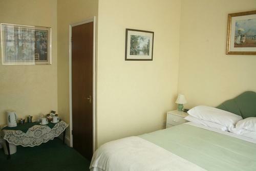 Hostal The Knoll Guesthouse