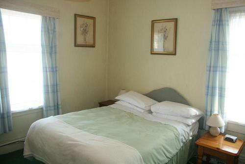 Hostal The Knoll Guesthouse