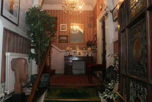 Hostal The Knoll Guesthouse