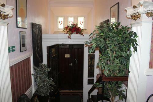 Hostal The Knoll Guesthouse