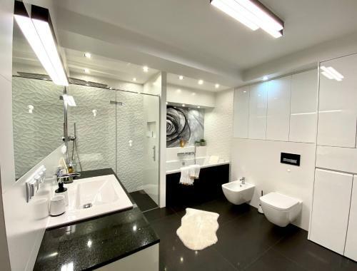 New Wave Apartment Big & Beautiful -parking