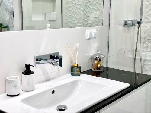 New Wave Apartment Big & Beautiful -parking