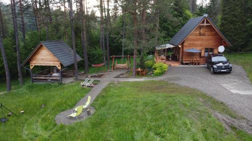 Smerekowiec Domek W Lesie