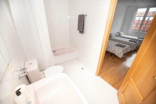Apartamento Espacios Blanco Plaza Mayor - Con Vistas.