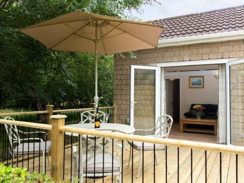 2 Luckington Stables