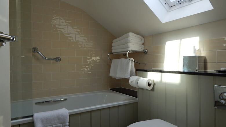 Hotel The George At Baldock