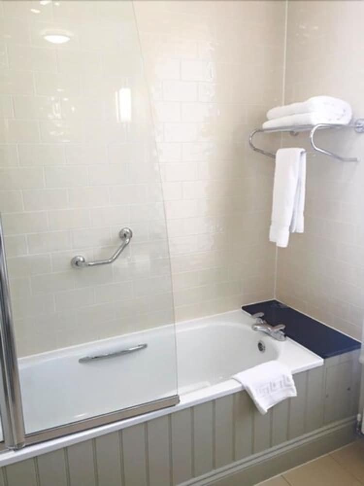 Hotel The George At Baldock