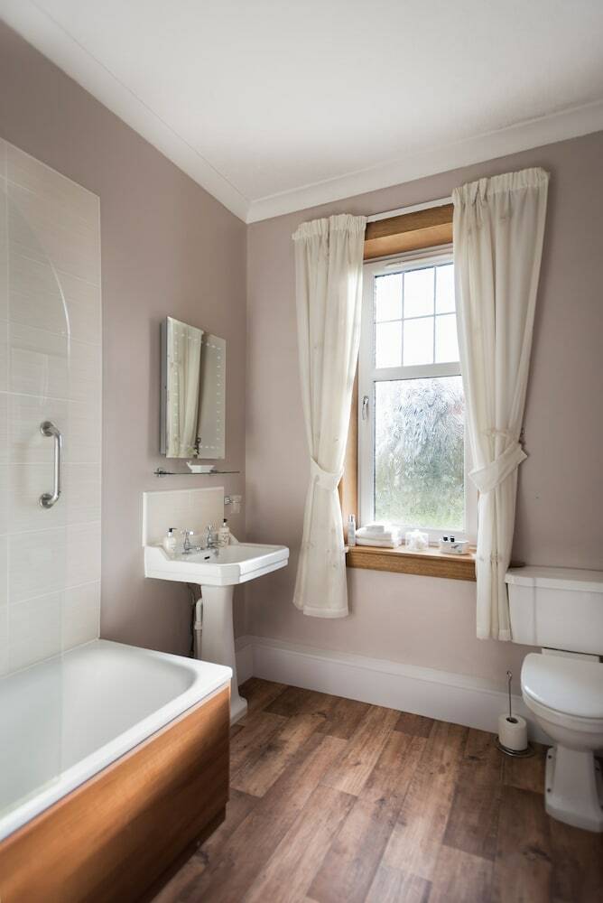 Hostal Pinewood Country House
