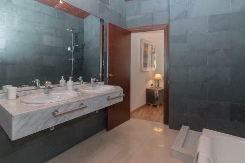 Hostal Bet Apartments - Canovas Rooms