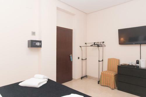 Hostal Bet Apartments - Canovas Rooms