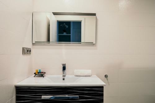 Apartamento Cathedral Modern 2br, 1ba, Wifi, Ac, Balcony