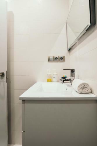 Apartamento Cathedral Modern 2br, 1ba, Wifi, Ac, Balcony