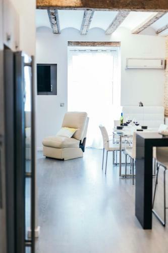 Apartamento Cathedral Modern 2br, 1ba, Wifi, Ac, Balcony