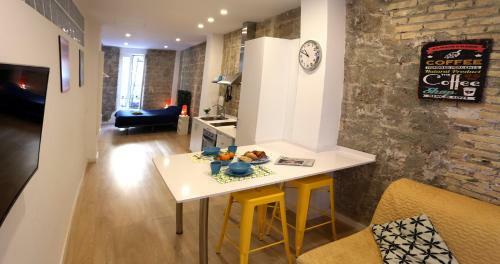 Apartamento Loft Independiente Con Piscina Compartida En Centro De Valencia