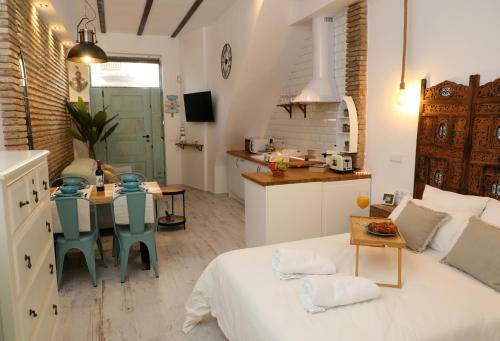 Vintage Loft Apartment Beach, Private Terrace Wifi