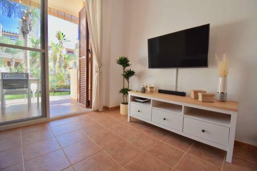 Apartamento Bah�a Marinas - Tu Casa Con Jard�n Privado!