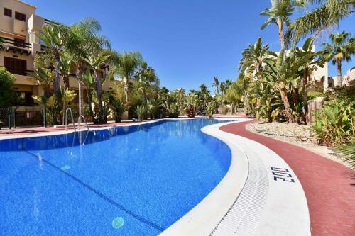 Apartamento Bah�a Marinas - Tu Casa Con Jard�n Privado!