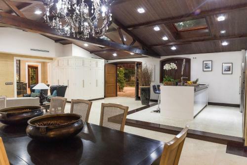 Villa Luxury Rustic House - O Rego Da Santa Mari�a