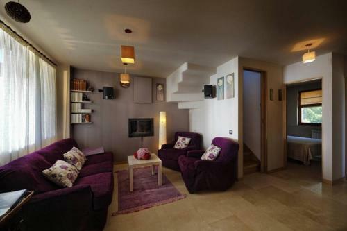 Casa Con Gran Jard�n Y Piscina En Cabarceno