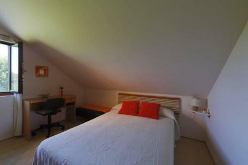 Casa Con Gran Jard�n Y Piscina En Cabarceno