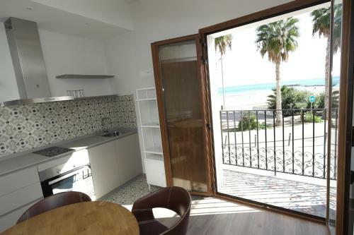 Ar28-1, Coqueto Apartamento En Primera L�nea de Playa