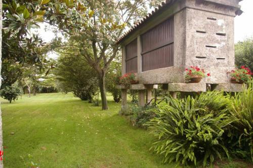 Vivienda R�stica Con Jard�n Y Patio Interior