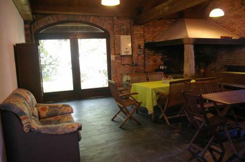 Vivienda R�stica Con Jard�n Y Patio Interior