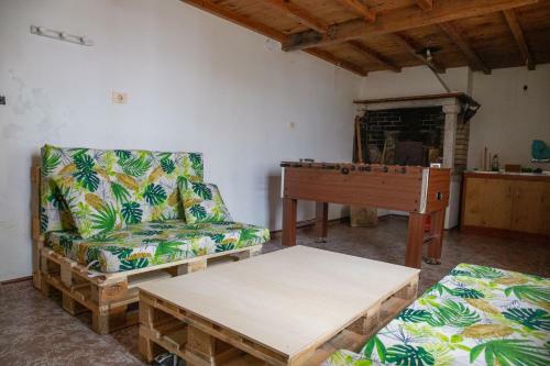 Beachfront Surf & Holiday House, Up To 12 Persons