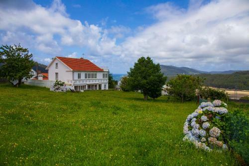 Beachfront Surf & Holiday House, Up To 12 Persons