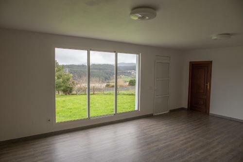 Beachfront Surf & Holiday House, Up To 12 Persons