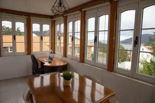 Beachfront Surf & Holiday House, Up To 12 Persons